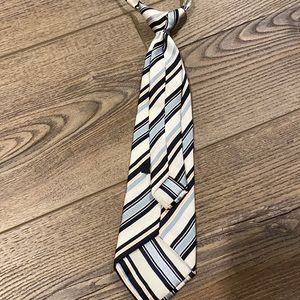 Boys velcro tie